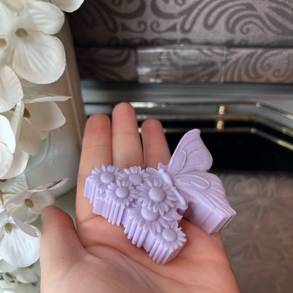 Butterfly Floral Soap Bar -  Citrus scent - Picture 2 of 3